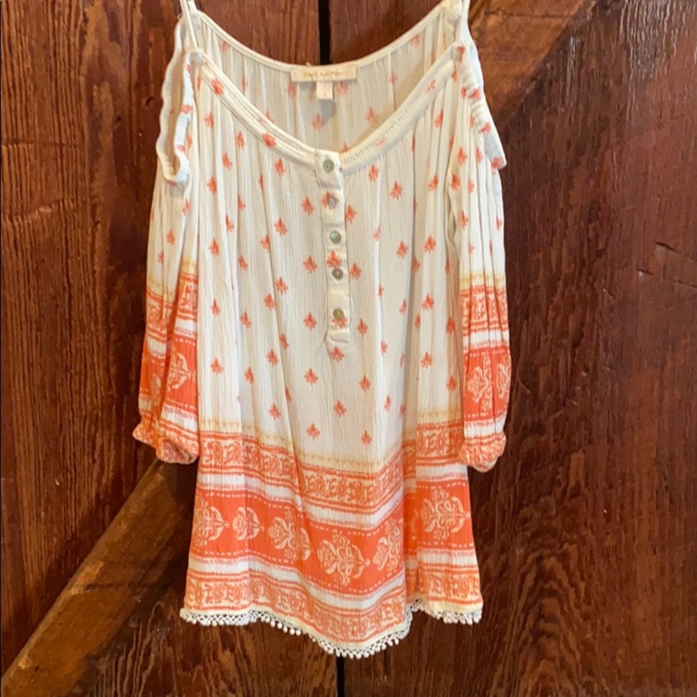 Skies Are Blue off shoulder blouse